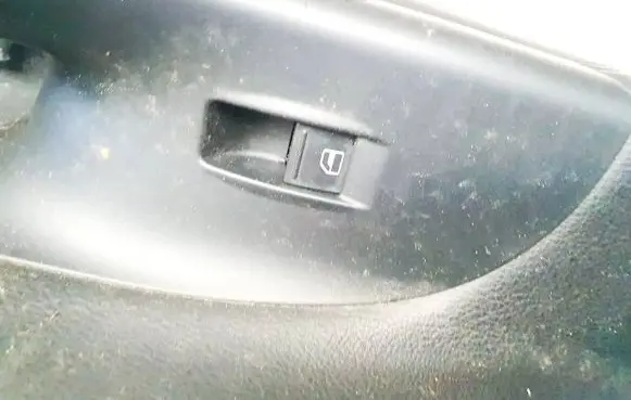 Volkswagen PASSAT B6 Electric window control switch