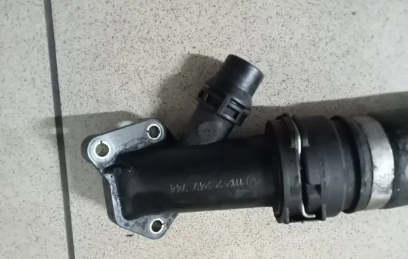 BMW 5 E39 Engine coolant pipe/hose 11122247744