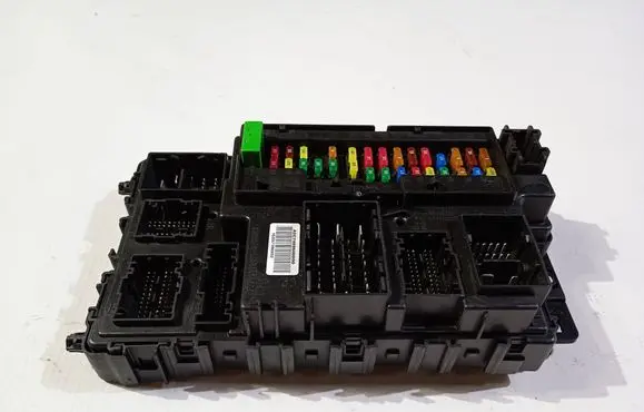 Ford Explorer V Fuse module GU5T15604