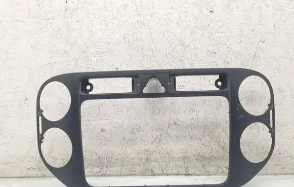 Volkswagen Golf Plus Radio/GPS head unit trim 5M0858071