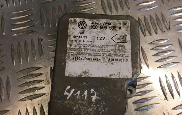 Volkswagen PASSAT B5.5 Airbag control unit/module 1C0909605A 4117