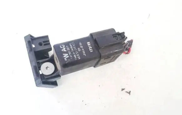 Volkswagen PASSAT B6 Glow plug pre-heat relay 0281003038 wl051299023