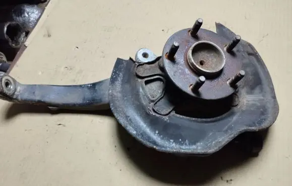 Lexus IS 220D-250-350 Front wheel hub spindle knuckle N62L 0639100621