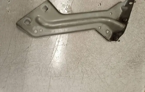 Audi Q5 SQ5 Fender mounting bracket 8R0821136