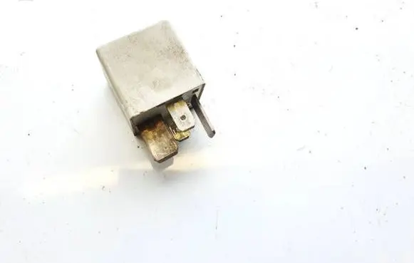 Skoda Octavia Mk2 (1Z) Other relay 8d0951253 852875