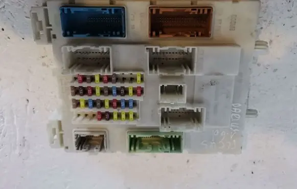 Ford Focus Fuse module CT39227121219 97RI010012
