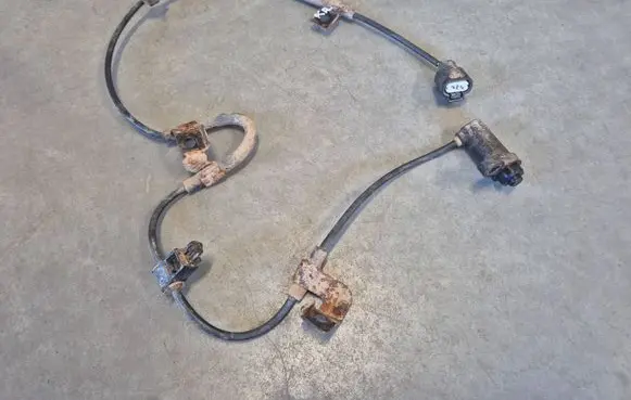 Mitsubishi L200 ABS rear brake sensor MN102577
