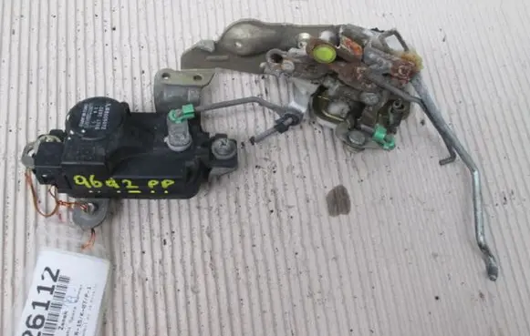 Mitsubishi Space Runner Front door lock