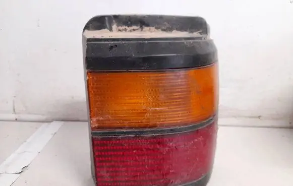 Volkswagen PASSAT B3 Rear/tail lights 333945112