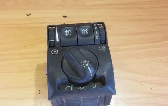 Opel Omega B1 Light switch 90460591