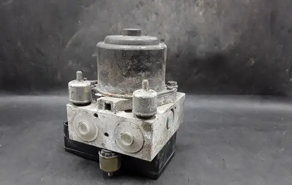 Toyota Land Cruiser (HDJ90) ABS Pump 4451060020 221001062892