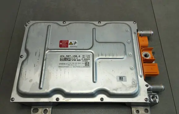 Voltage converter inverter