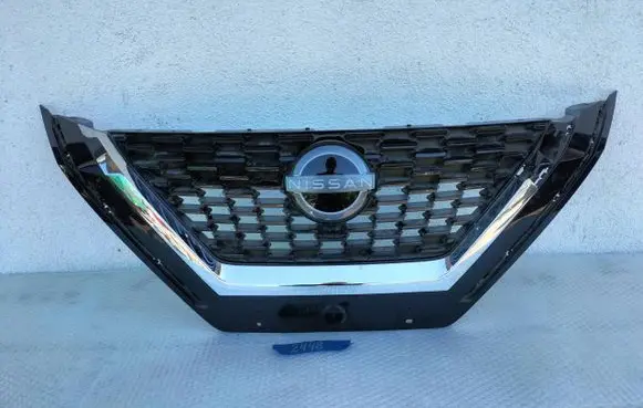 Nissan Qashqai Front bumper upper radiator grill 7600U100