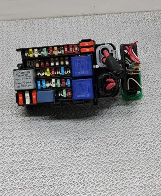 Renault Megane III Fuse module 18013301C 0090819