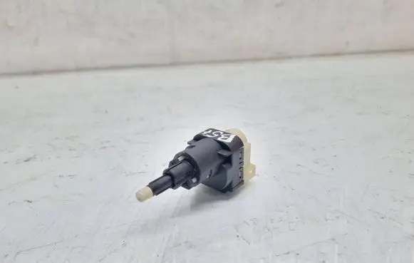 Volkswagen PASSAT B5.5 Brake pedal sensor switch 1K2945511C