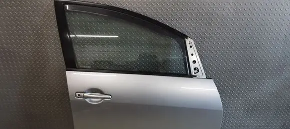 Mitsubishi Grandis Front door