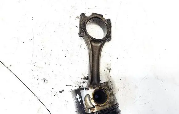 Ford Galaxy Piston with connecting rod