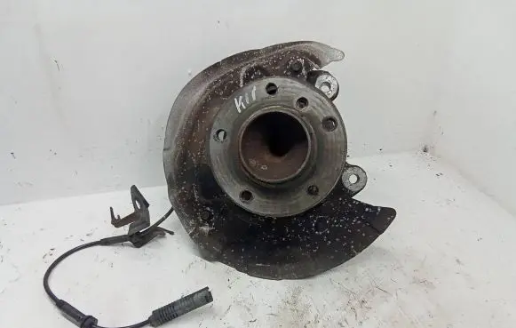 BMW 1 E81 E87 Front wheel hub spindle knuckle 6773209 677320904 136126