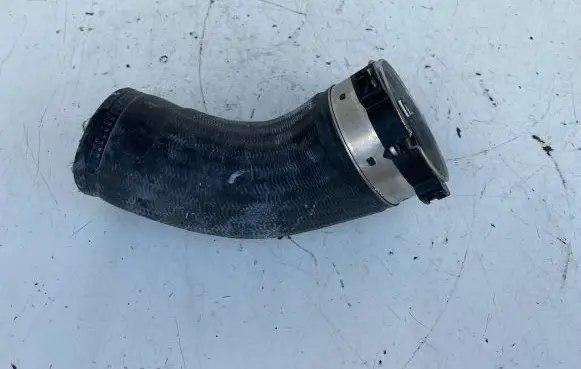 Volvo V40 Intercooler hose/pipe 31657738
