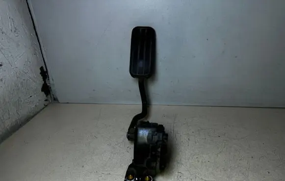 Volkswagen Sharan Accelerator throttle pedal 7M3721603B YM219F836AA