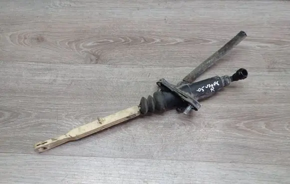 Clutch slave cylinder