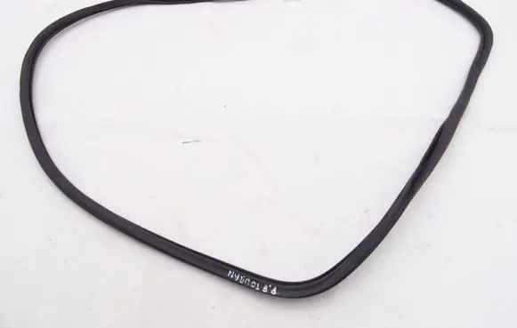 Volkswagen Touran I Front door rubber seal