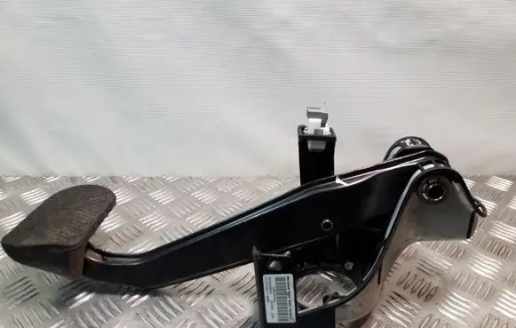 Mercedes-Benz E W212 Brake pedal A2042902201