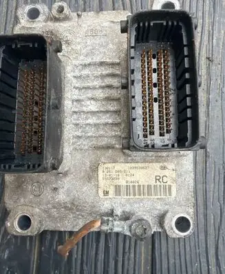 Opel Corsa D Engine control unit/module 0261S05211