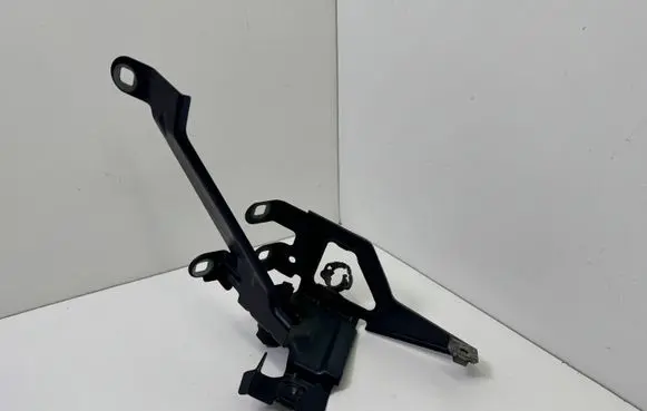BMW 6 F06 Gran coupe Fender mounting bracket 41357230584 7230584 51767183752