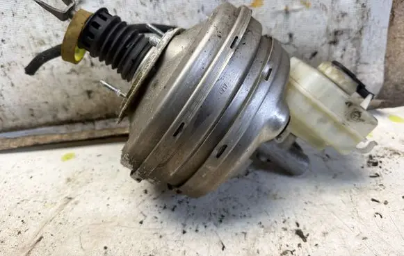 BMW 5 E60 E61 Brake booster