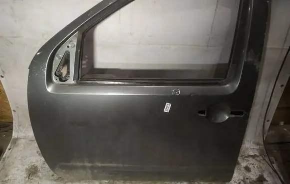Nissan Pathfinder R51 Front door pilkos