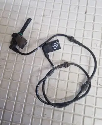 Mercedes-Benz E W213 Front ABS sensor wiring A2135403705