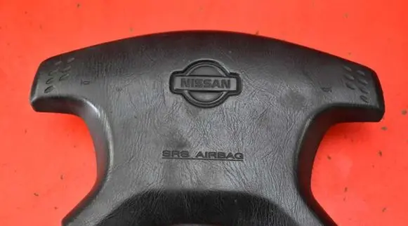 Nissan Maxima Steering wheel airbag