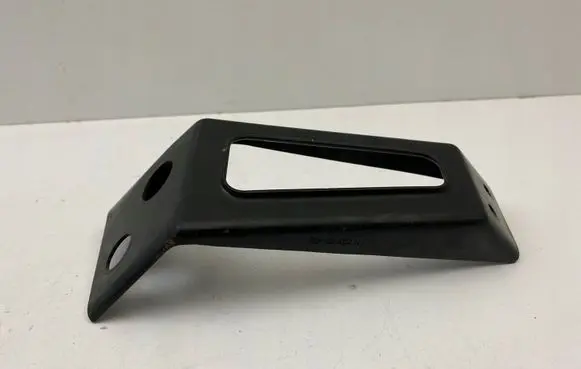 McLaren MP4 12c Radiator mount bracket 11L0091CP