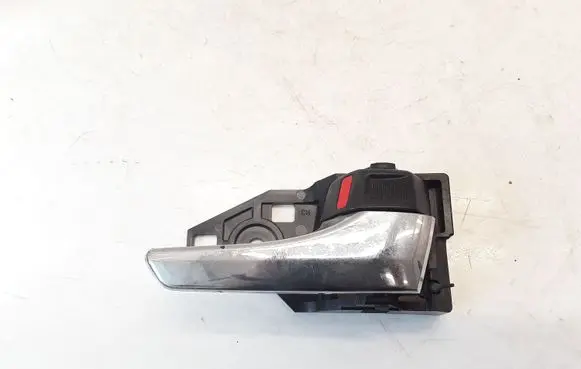 Toyota RAV 4 (XA40) Front door interior handle