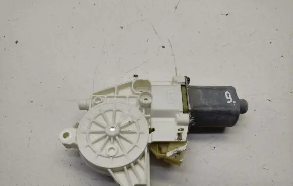 Mercedes-Benz ML W164 Front door window regulator motor A2518200842 0130822272