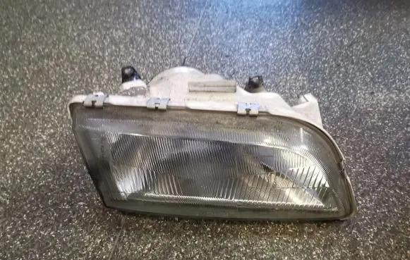 Volvo S40, V40 Headlight/headlamp