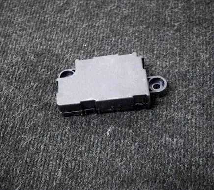 Tesla Model 3 Aerial antenna amplifier 144743000B 955921002