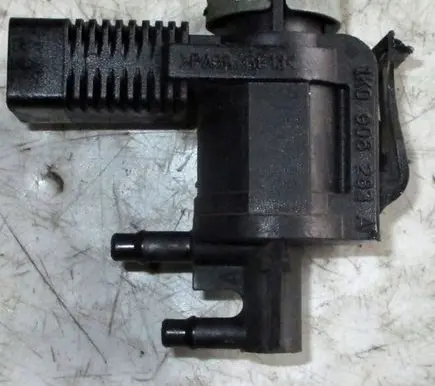 Volkswagen PASSAT B6 Vacuum valve 1K0906283A
