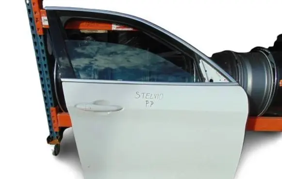 Alfa Romeo Stelvio Front door