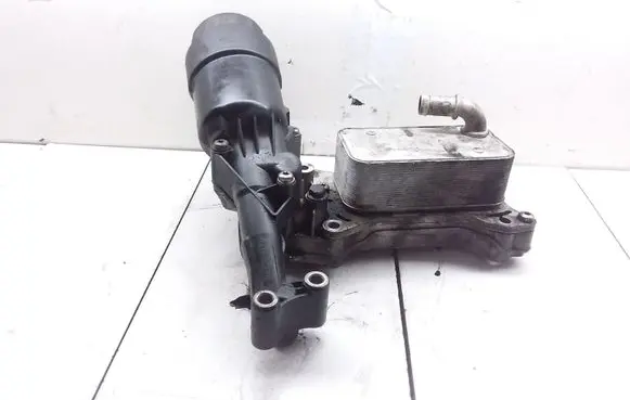 Oil filter mounting bracket