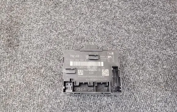 Volkswagen PASSAT B8 Door control unit/module 5Q0959592B