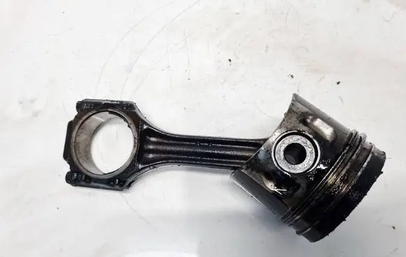 Volkswagen PASSAT B5 Piston with connecting rod 