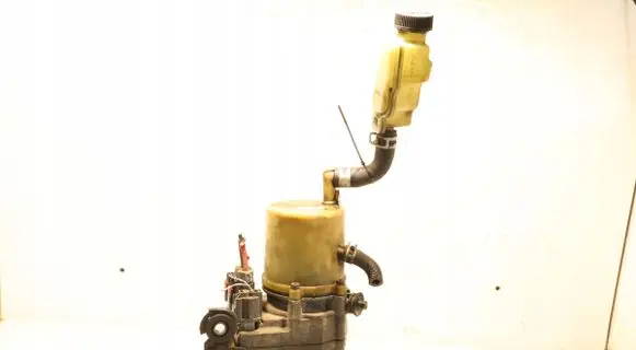 Mazda 3 I Power steering pump 0682280157