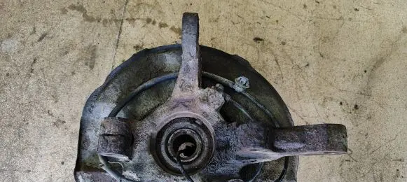 Mitsubishi Lancer VIII Front wheel hub