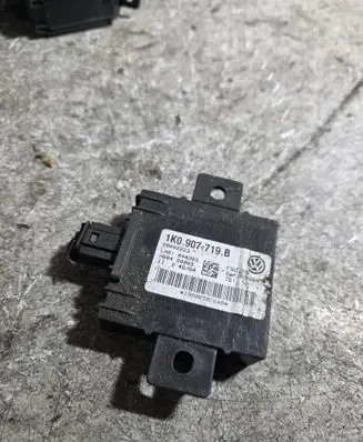 Audi A3 S3 8P Alarm control unit/module 1K0907719B 1980030C640 28002223
