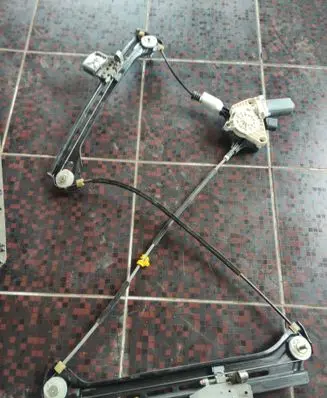Mercedes-Benz E C207 W207 Front door electric window regulator A2077200246
