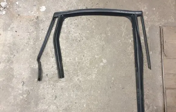 Volvo XC60 Rubber seal rear door window/glass 31298416