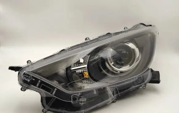 Toyota Yaris XP210 Headlight/headlamp K0-6 0135177
