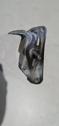 Volkswagen Jetta V Fender mounting bracket 1K5821137
